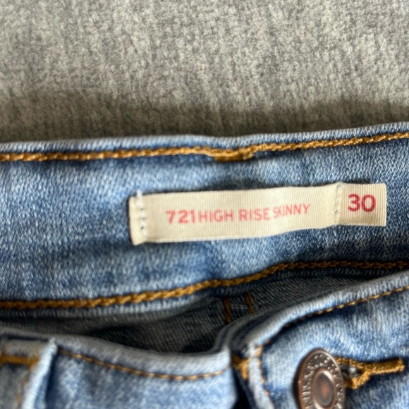 Levi’s Blue Skinny Jeans with Distressed Details high rise 30/26 - Picture 4 of 6